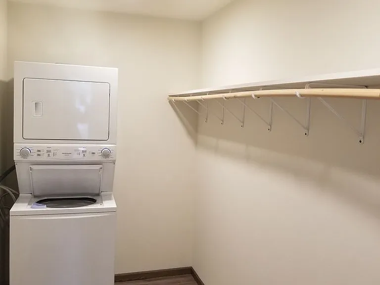 Pine Ridge Apartments — Photo 8