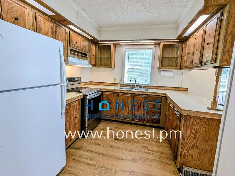 2 bed, 1.0 bath, 900 sqft, $1,350 — Photo 3