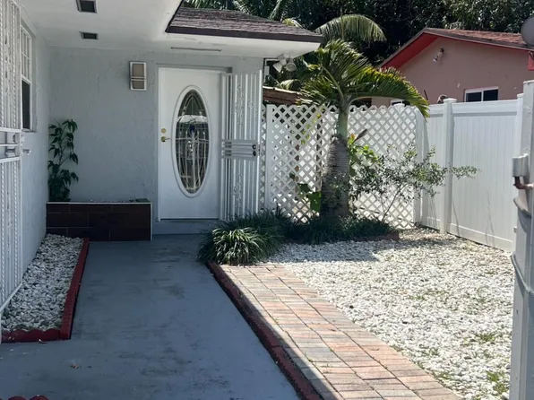 2502 NE 182nd Ter #2502, North Miami Beach, FL 33160