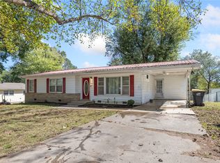 907 S Clifford St, Harrison, AR 72601