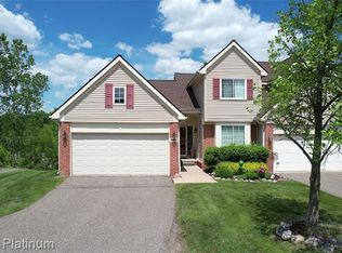 4451 Willow View Ct, Howell, MI 48843