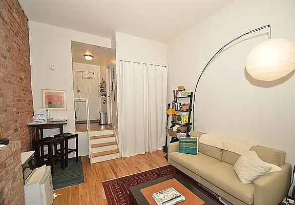 2nd image of 225 W 14th St APT 3B