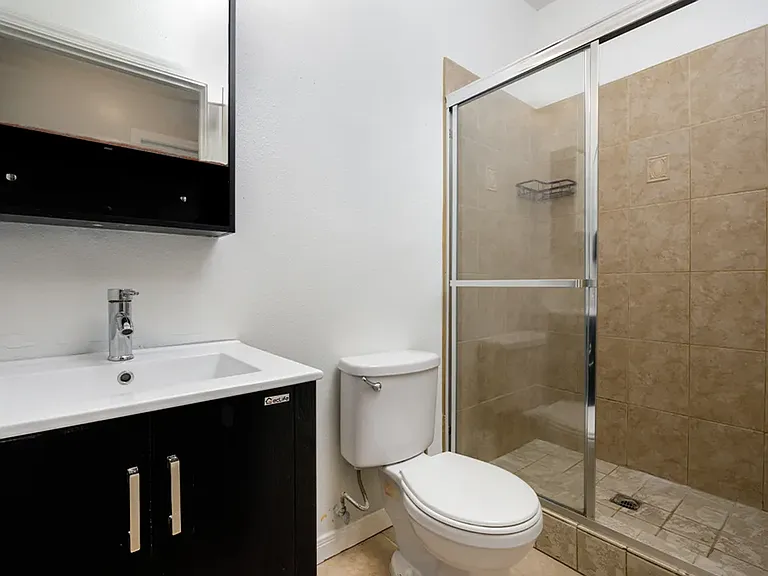 1220 W 27th St — Photo 36