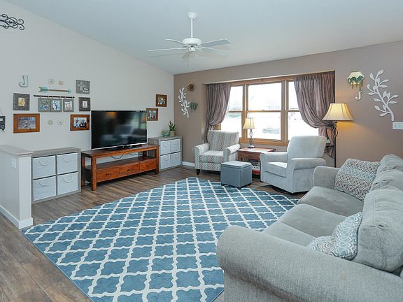53616 Meadow View Lane-103