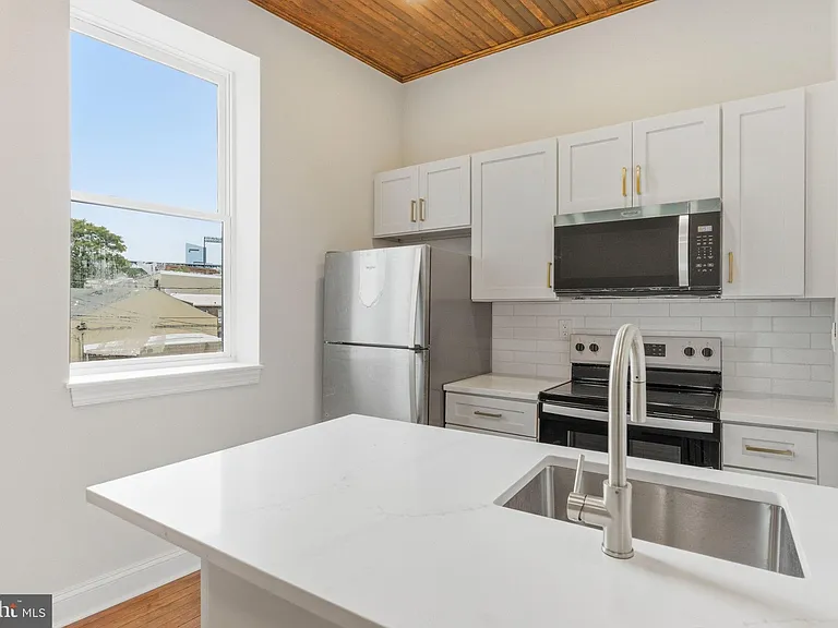 337 S Fremont Ave — Photo 14