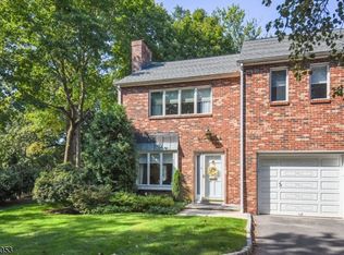 90 New England Ave APT 1A, Summit, NJ 07901