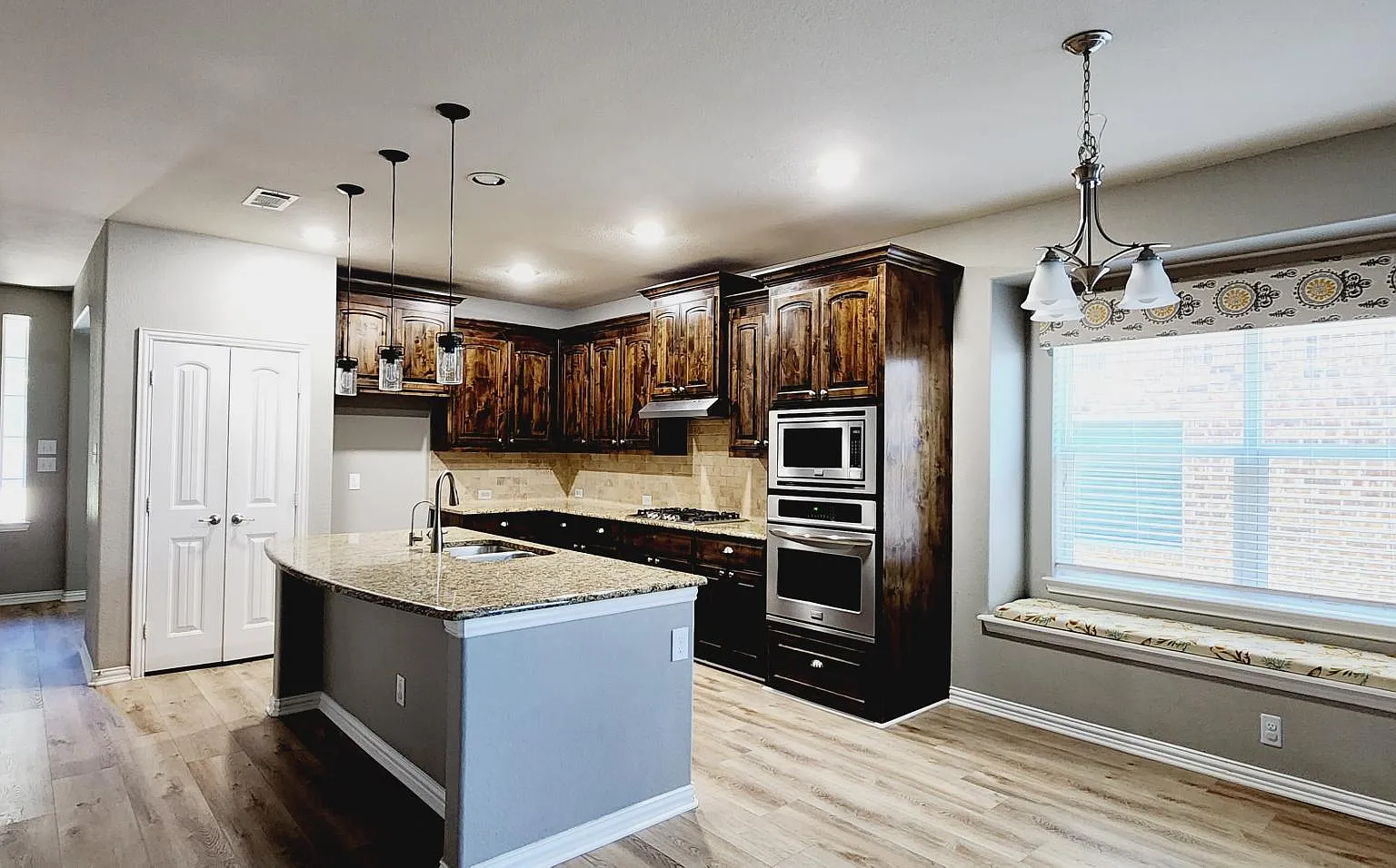2341 Fountain Gate Dr — Photo 4