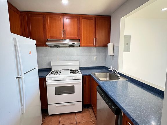 2nd image of 8115 Queens Blvd APT 3F