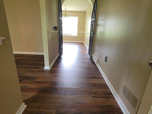 3rd image of 5670 Gaywinds Ave
