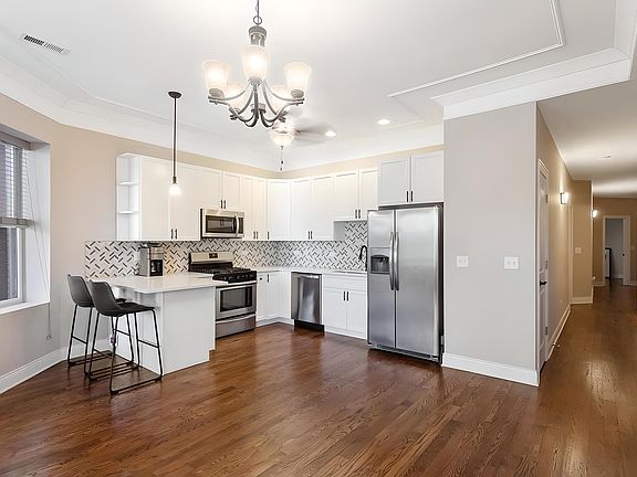 4th image of 4520 S King Dr #3B