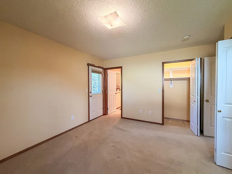 364 SE Davis Ct — Photo 30