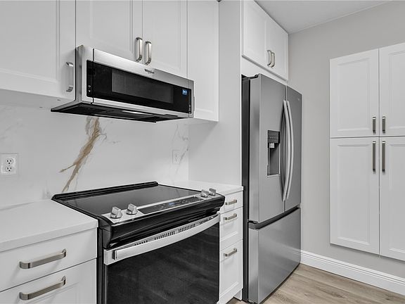 3rd image of 30 Plantation Dr APT 104