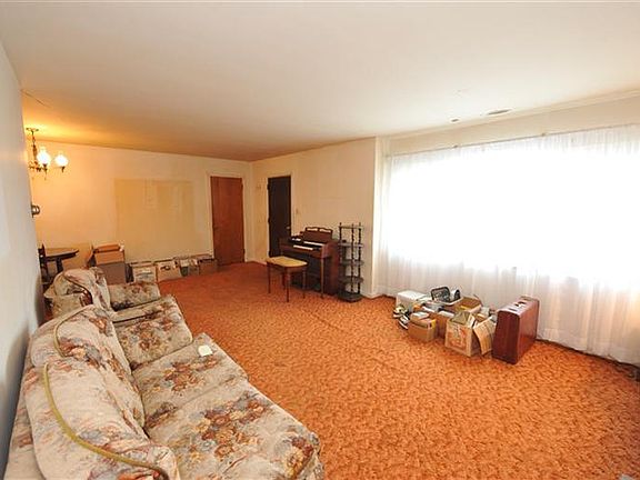 3rd image of 1606 Marilyn Ln