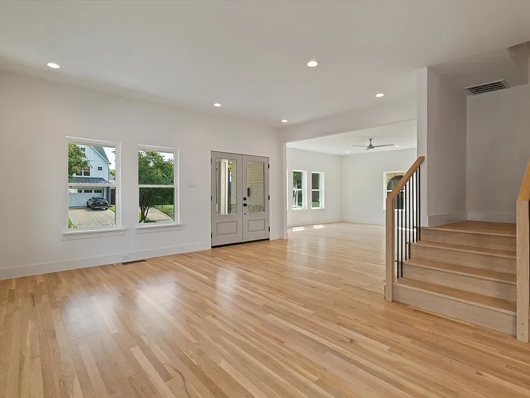6255 Belmont Ave — Photo 7