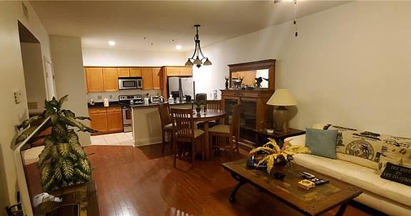 2nd image of 3203 Carondelet St Unit 103