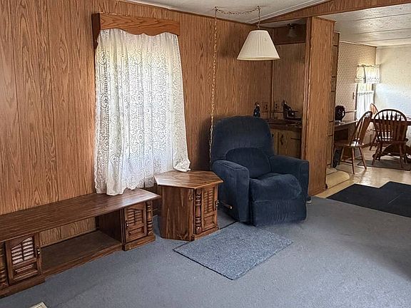 4th image of 413 Holly St