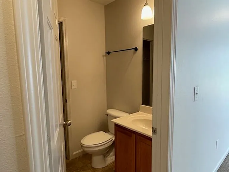 702 Patriot Ln — Photo 5