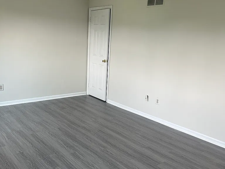 309 Patricia Cir — Photo 13