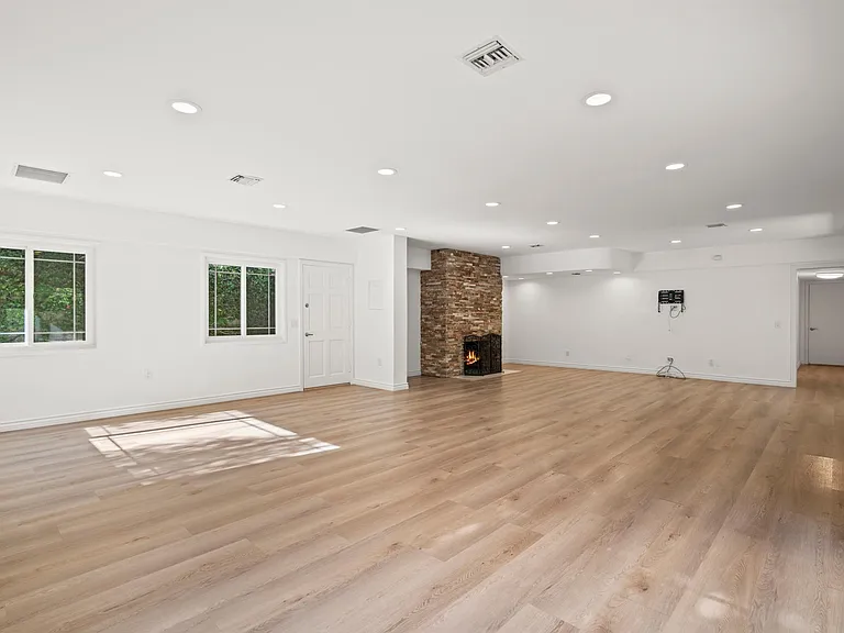 1210 Swarthmore Dr — Photo 25