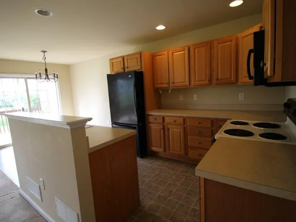 15 Granite Dr, East Earl, PA 17519