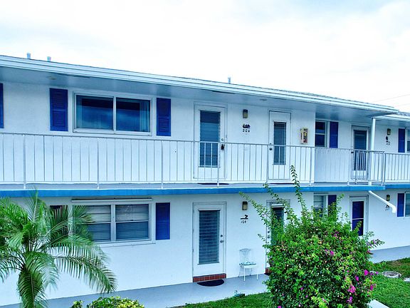 3rd image of 1118 Lake Terrace #204
