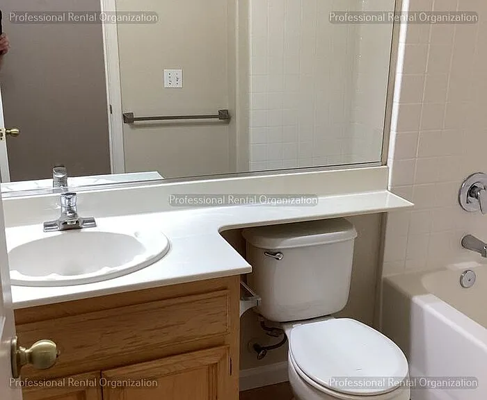 2921 W Creek Ln — Photo 9