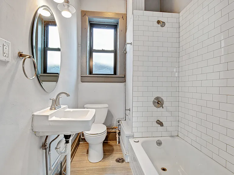 1659 W 21st St #2R — Photo 12