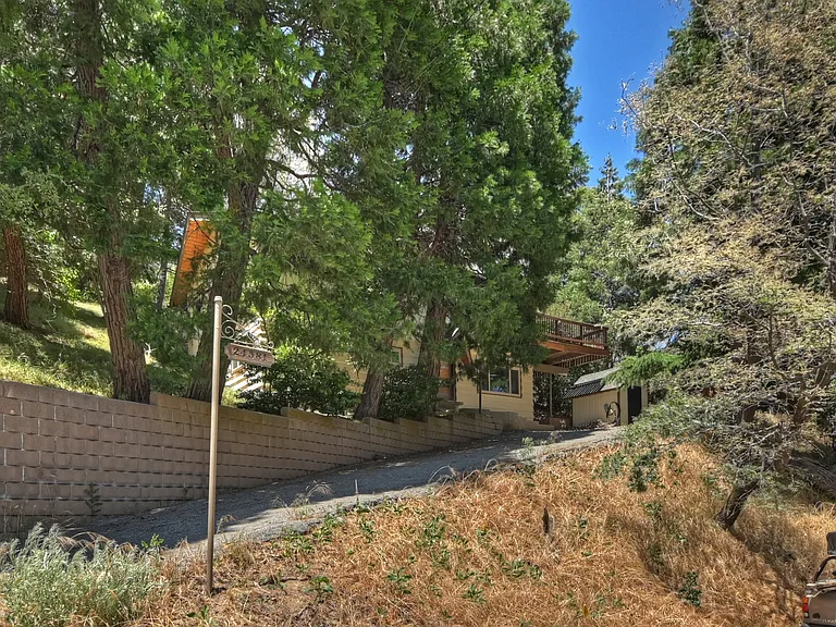24581 Horst Dr — Photo 44