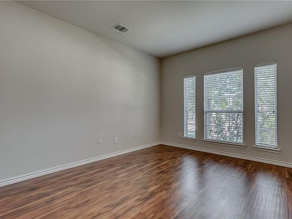 4th image of 11607 Yoakum Dr