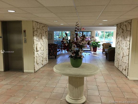 3rd image of 1205 Mariposa Ave APT 230
