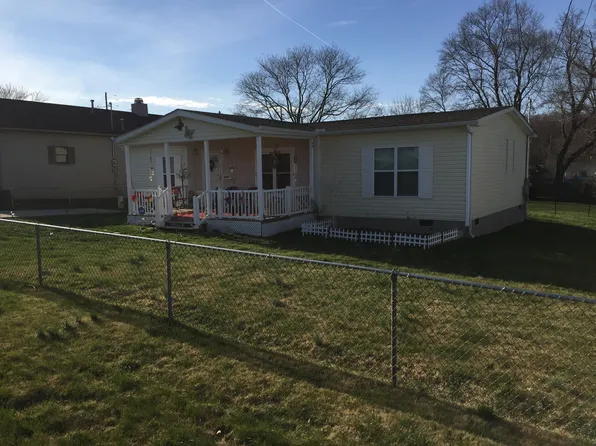 2953 Seymore Ave, Hurricane, WV 25526