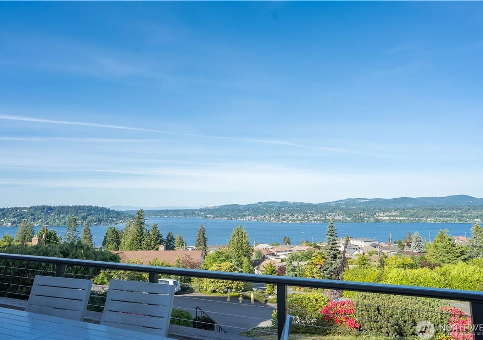 3Bd/2.5Ba Seattle Home — Photo 3