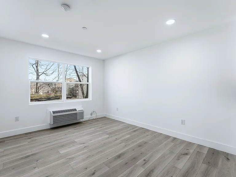 Shepherds Lane Commons — Photo 13