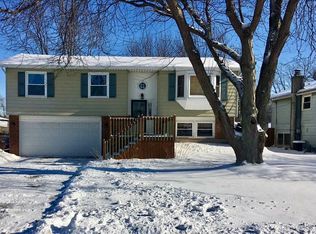 74 Maple Ct, Hebron, IN 46341