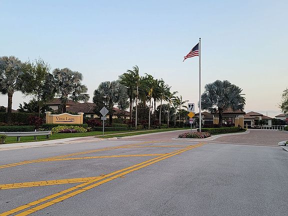 2nd image of 5037 Manchia Dr