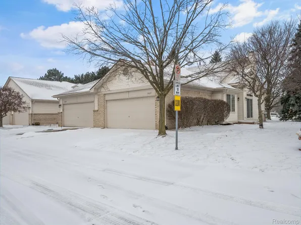 13637 Summerwood Dr, Sterling Heights, MI 48312