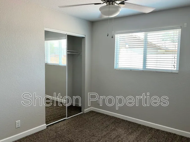1421 S Roberts Rd — Photo 15