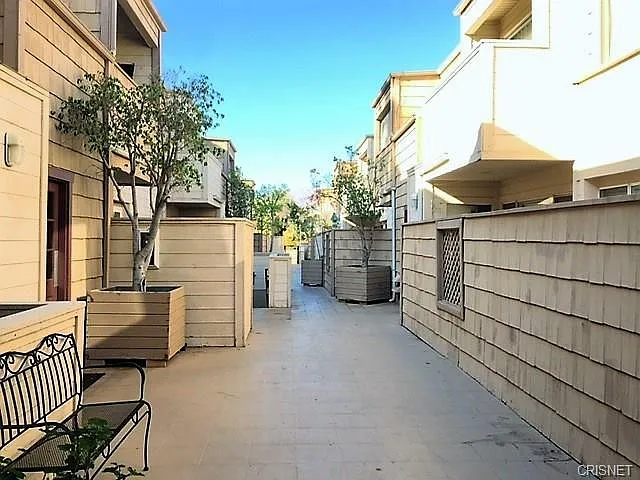 9950 Jordan Ave — Photo 1