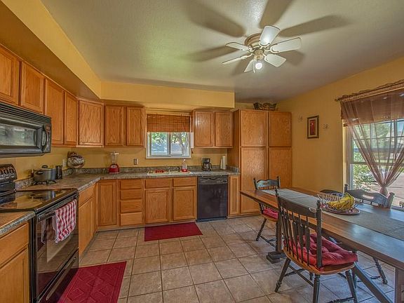 5th image of 18 Carpenter Pl