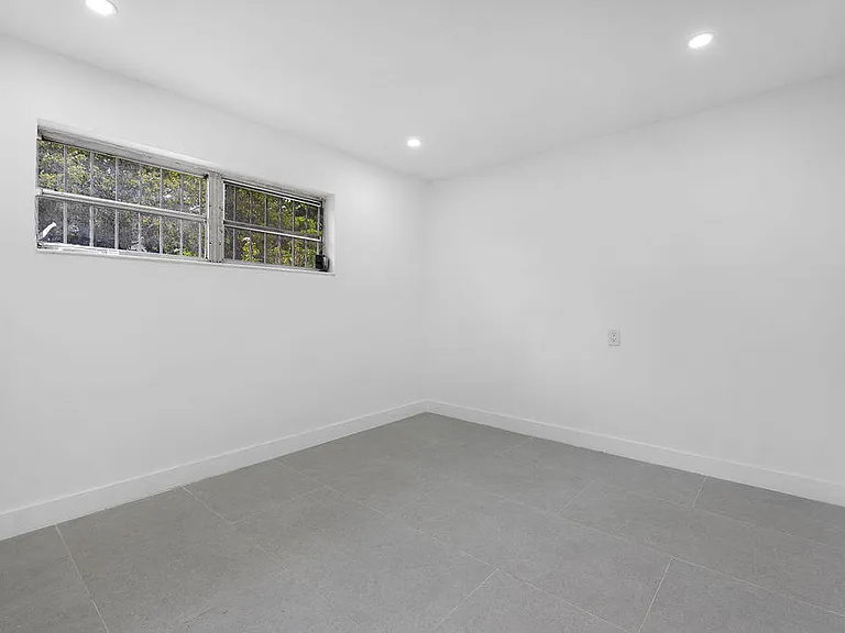 321 NW 21st Ave #H — Photo 8