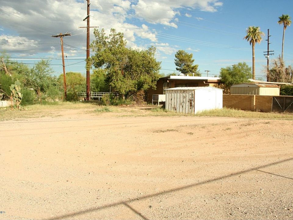2nd image of 1902 N Sahuara Ave