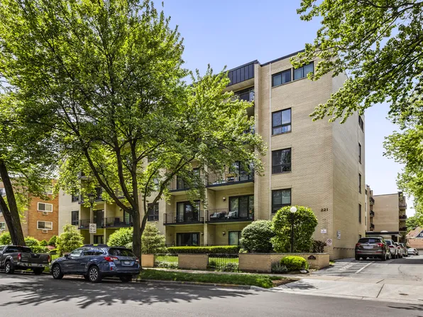 221 N Kenilworth Ave APT 310, Oak Park, IL 60302