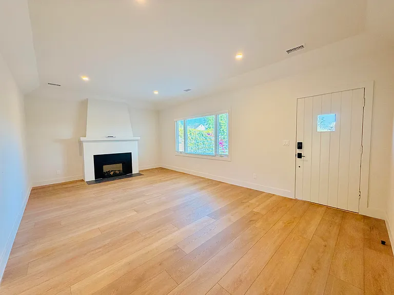 2960 Ventura Dr — Photo 8