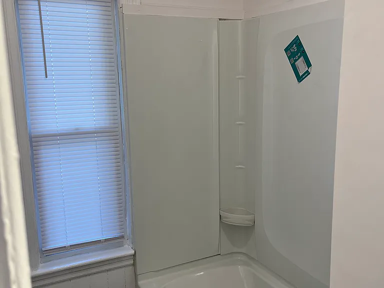 211 Vernon St — Photo 3