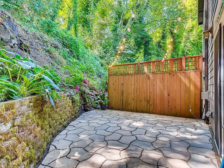 1402 Parrish St — Photo 14