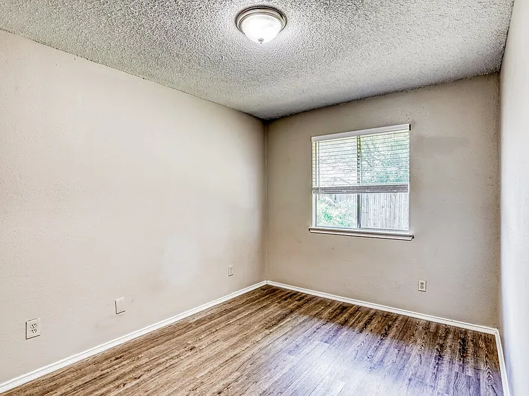 6395 Crossway Dr — Photo 13