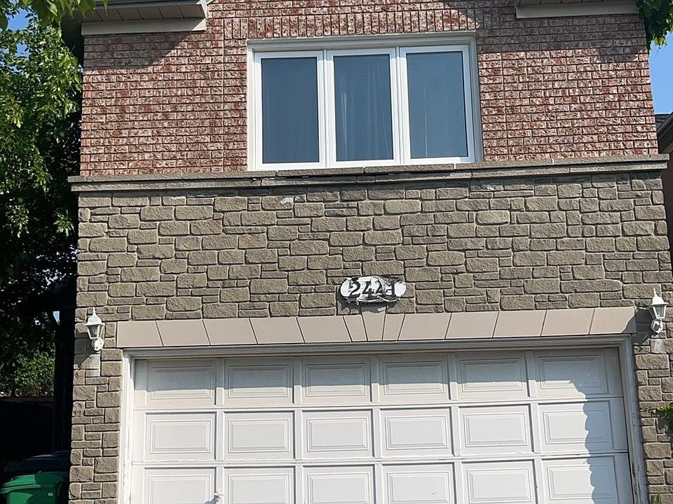 1st image of 2441 Strathmore Cres