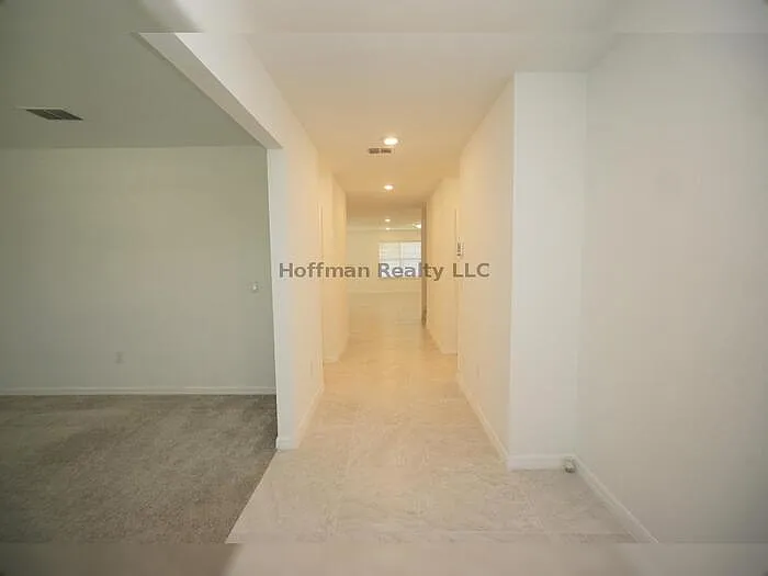 4 bed, 2.5 bath, 2890 sqft, $3,250 — Photo 4