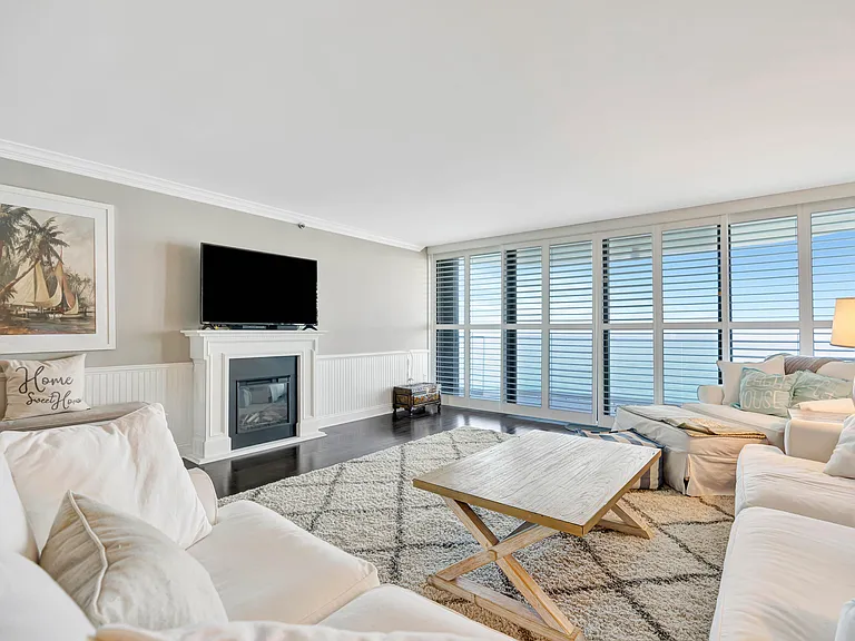 100 Beach Rd #903 — Photo 7