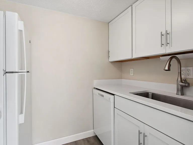 10561 Cypress Ave — Photo 15
